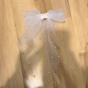 White Bow with Pearls